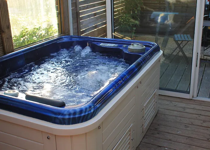 Petit Chalet Climatise Avec Jacuzzi Prive