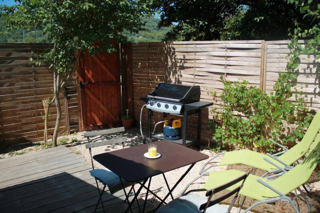 Petit Chalet Climatise Avec Jacuzzi Prive Country house *