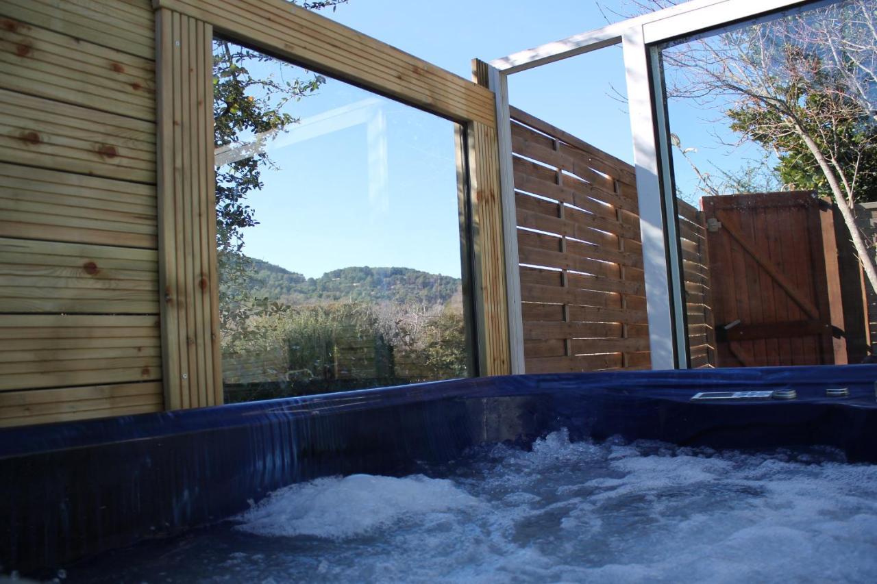 Petit Chalet Climatise Avec Jacuzzi Prive Country house