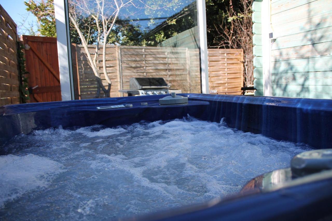 Country house Petit Chalet Climatise Avec Jacuzzi Prive
