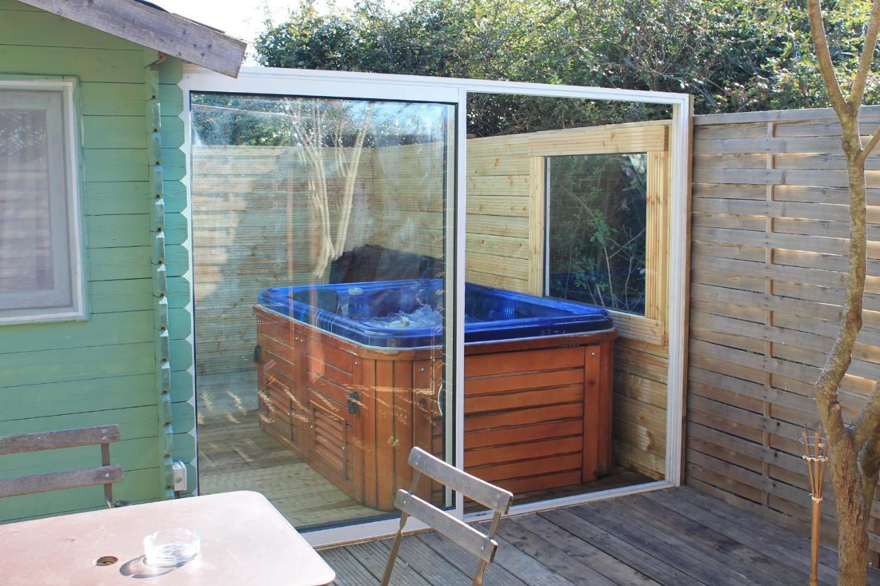 Petit Chalet Climatise Avec Jacuzzi Prive