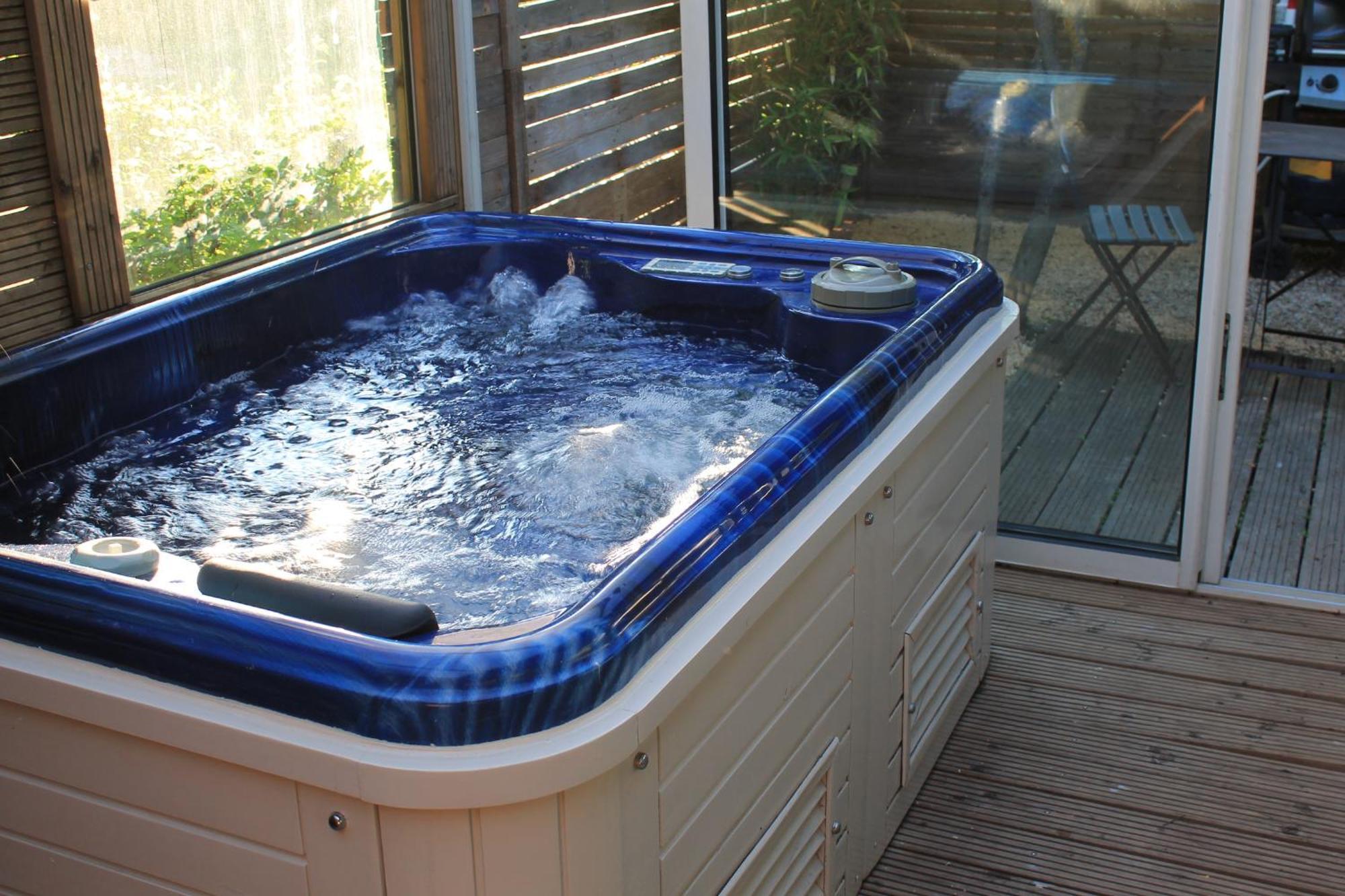 Petit Chalet Climatise Avec Jacuzzi Prive Country house