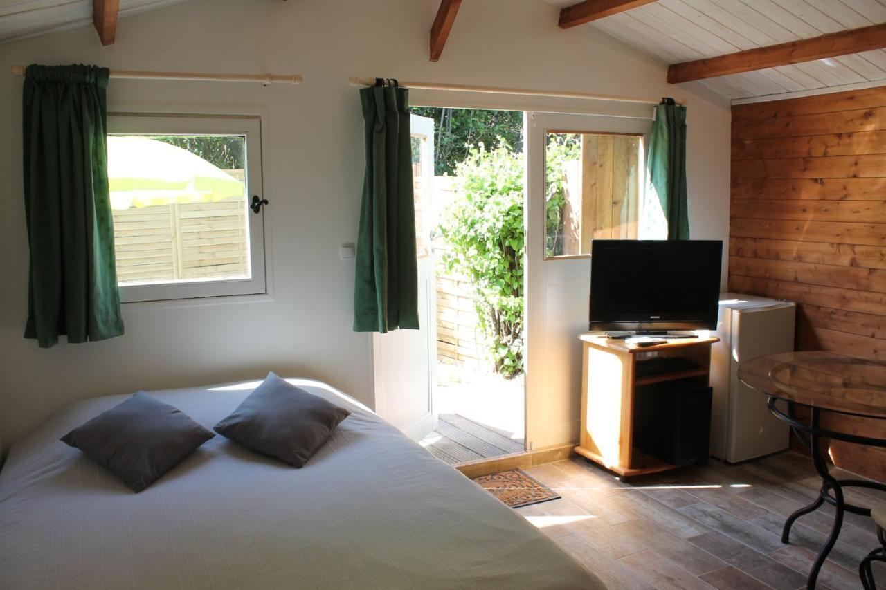 Petit Chalet Climatise Avec Jacuzzi Prive